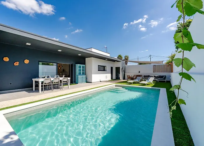 Casa Alzaitun, With Heated Pool Feriehus